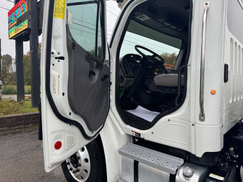 2018 Freightliner M2 106