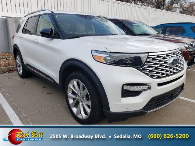 2022 Ford Explorer Platinum's photo