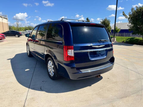 2013 Chrysler Town and Country Touring