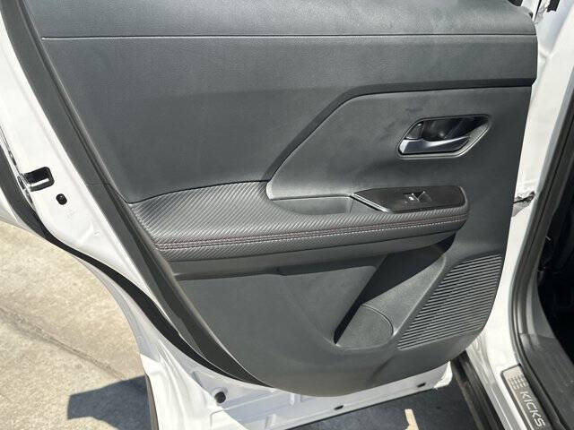 2025 Nissan Kicks SR