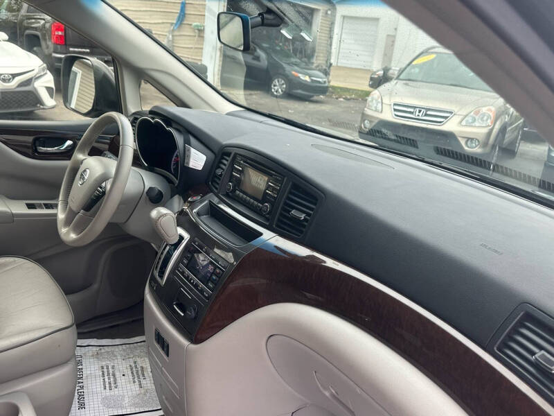 2012 Nissan Quest SV photo 11