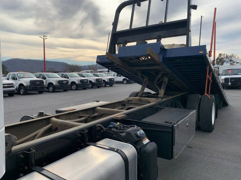 2017 Freightliner M2 106