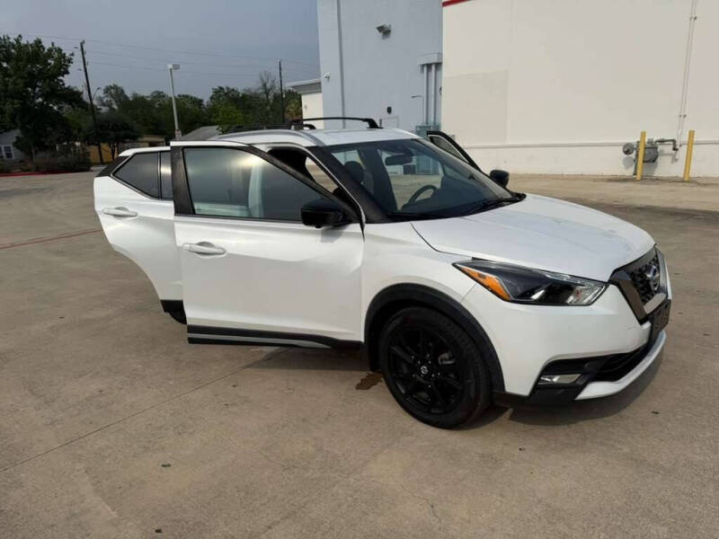 2020 Nissan Kicks SR