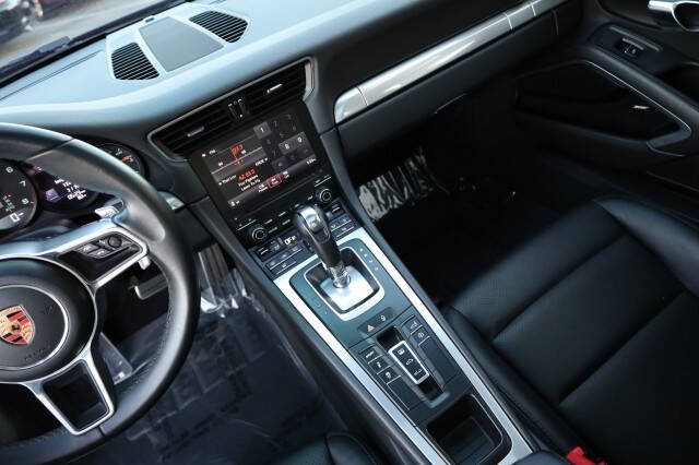 2017 Porsche 911 Carrera 4