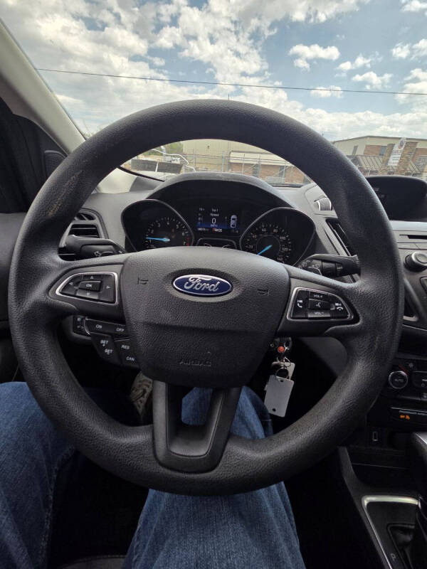 2017 Ford Escape SE - Photo 16