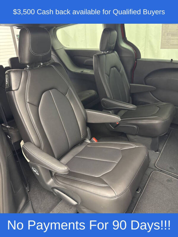 2026 Chrysler Pacifica Select