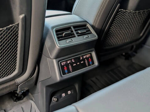 2021 Audi e-tron quattro Premium