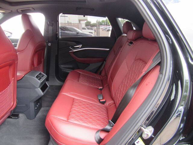 2022 Audi e-tron S quattro Prestige