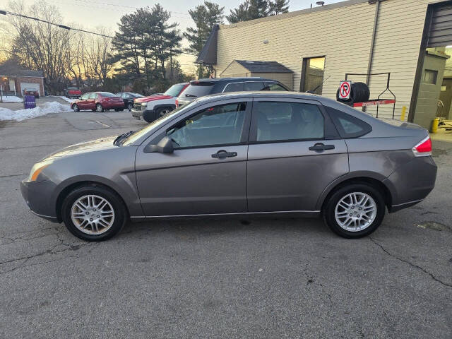 2010 Ford Focus for sale at QUEENSGATE AUTO SALES in York, PA