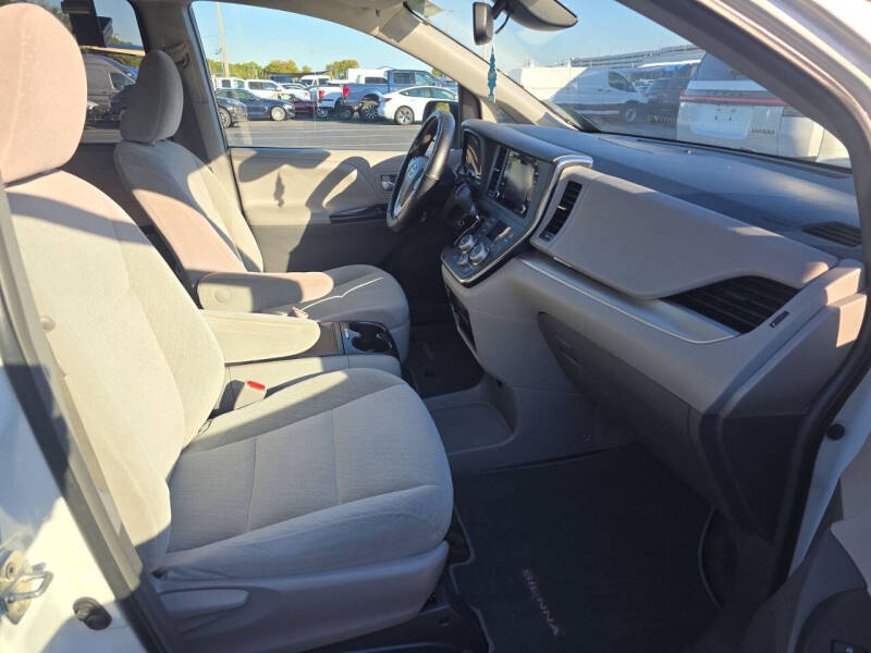 2018 Toyota Sienna LE 8-Passenger