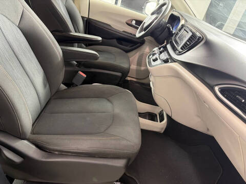 2017 Chrysler Pacifica LX