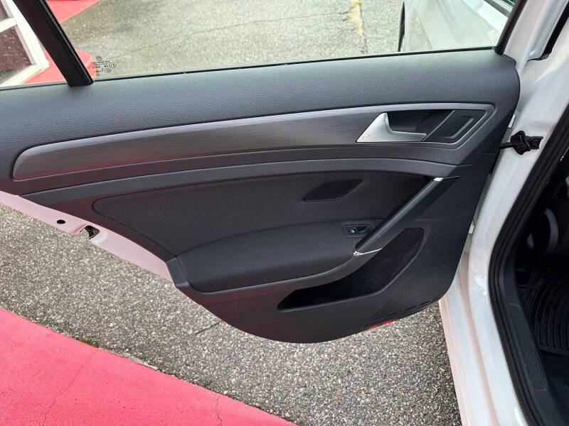 2019 Volkswagen Golf S