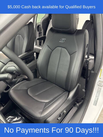 2026 Chrysler Pacifica Select