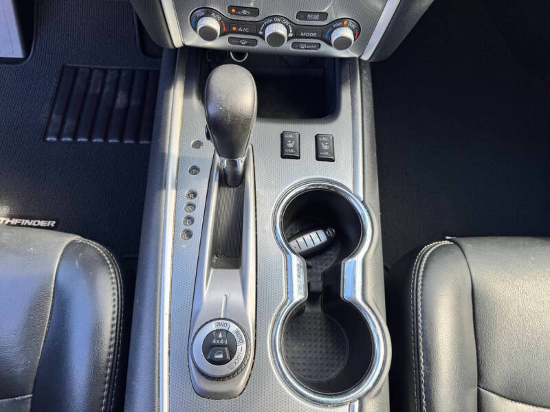 2017 Nissan Pathfinder SL