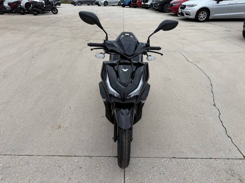 2025 Wolf V12 200i