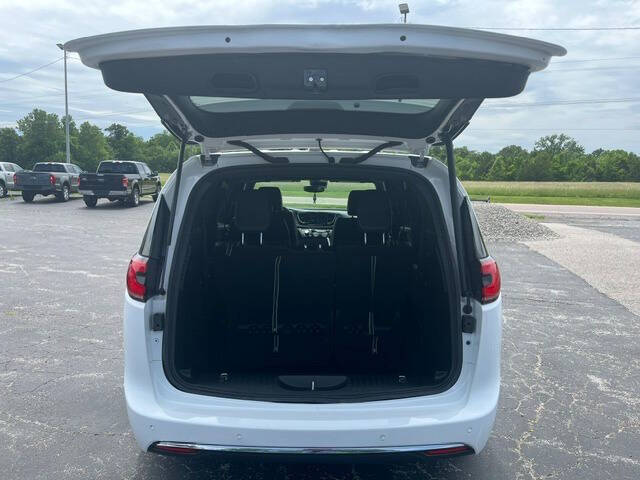 2025 Chrysler Pacifica Select