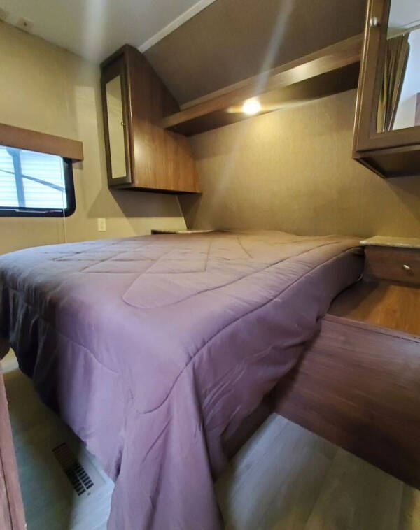 2017 Dutchmen Coleman Lantern Edition