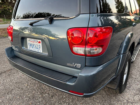 2005 Toyota Sequoia SR5