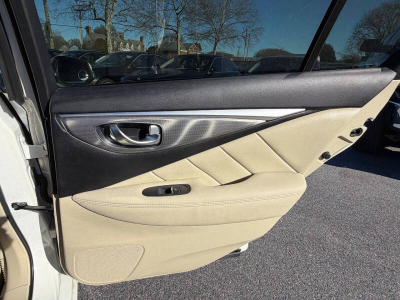 2015 Infiniti Q50 Premium