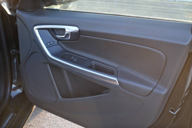 2015 Volvo V60 T5 Drive-E Premier Plus