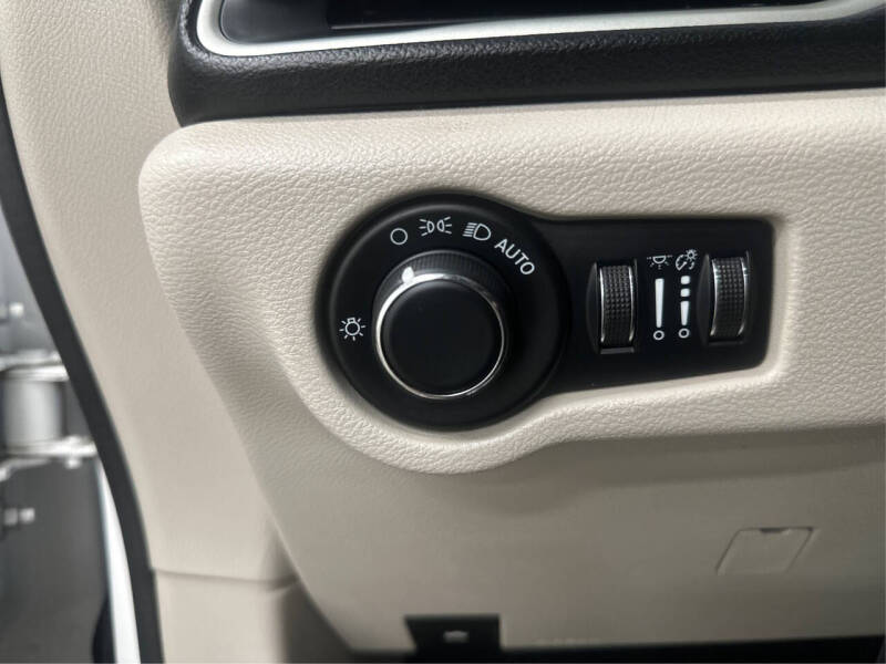 2020 Chrysler Voyager LXi