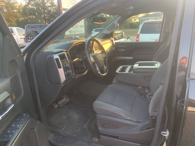 2017 Chevrolet Silverado 1500 LT photo 5