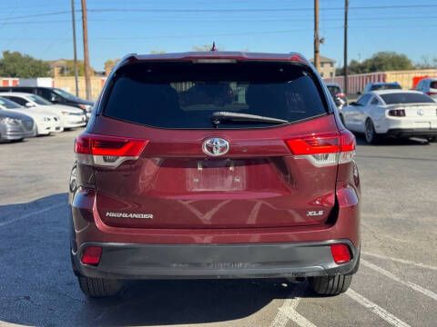 2017 Toyota Highlander SE