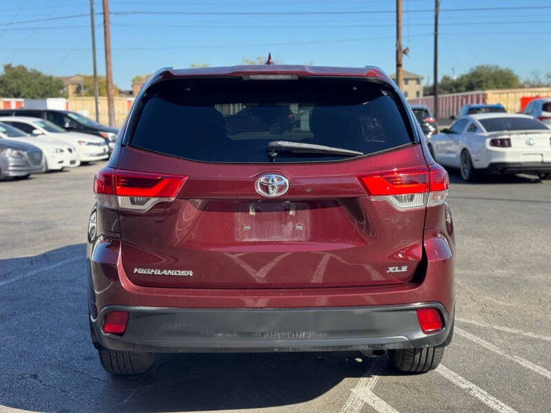 2017 Toyota Highlander SE