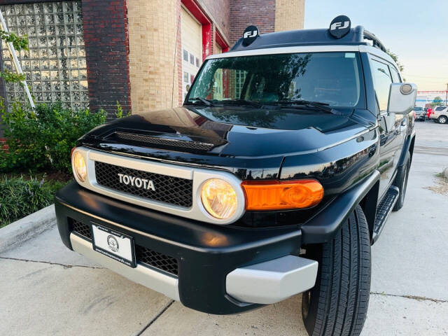 2010 Toyota FJ Cruiser Base photo 2