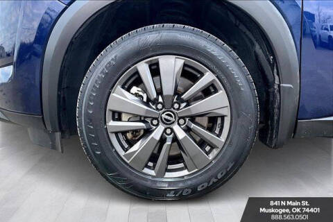 2022 Nissan Pathfinder SV