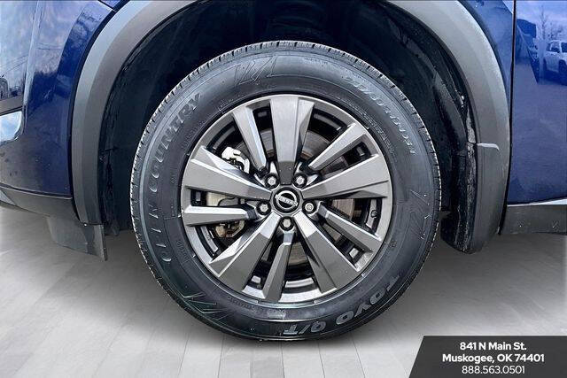 2022 Nissan Pathfinder SV