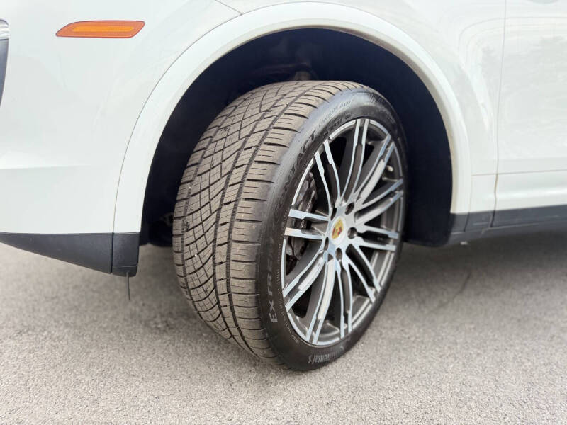 2017 Porsche Cayenne Platinum Edition