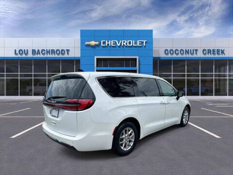 2024 Chrysler Pacifica Touring
