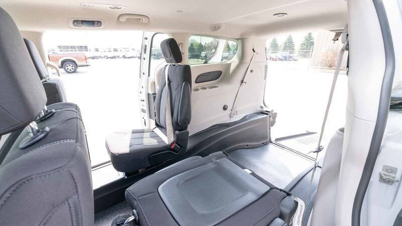 2022 Chrysler Voyager LX