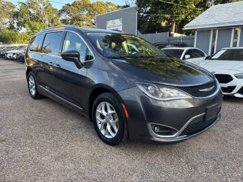 2017 Chrysler Pacifica Touring-L Plus
