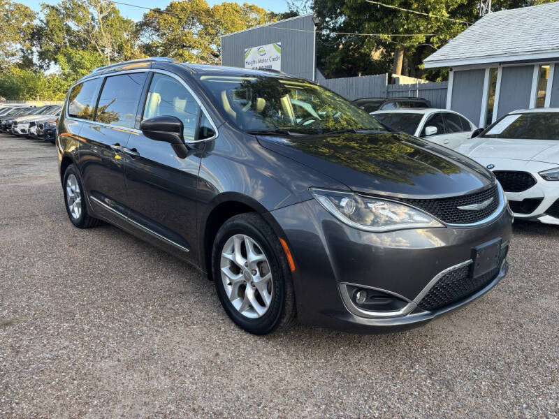 2017 Chrysler Pacifica Touring-L Plus