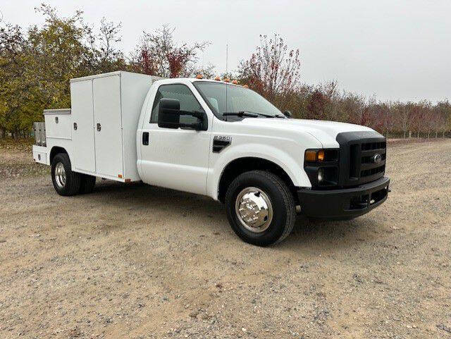 2008 Ford F-350 Super Duty Chassis Cab's photo
