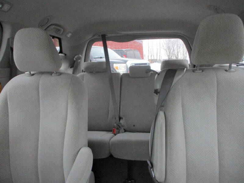 2014 Toyota Sienna LE 8-Passenger
