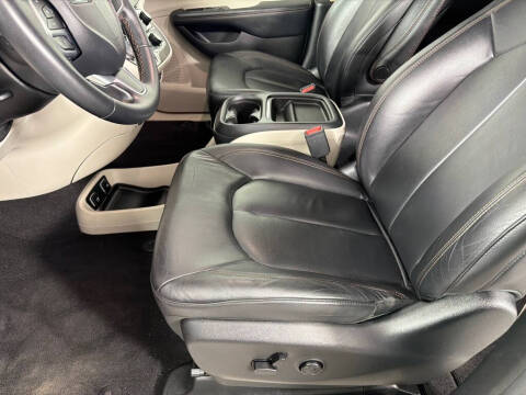 2017 Chrysler Pacifica Touring-L