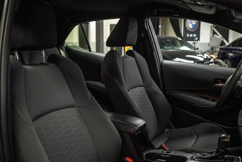 2024 Toyota Corolla Hatchback SE