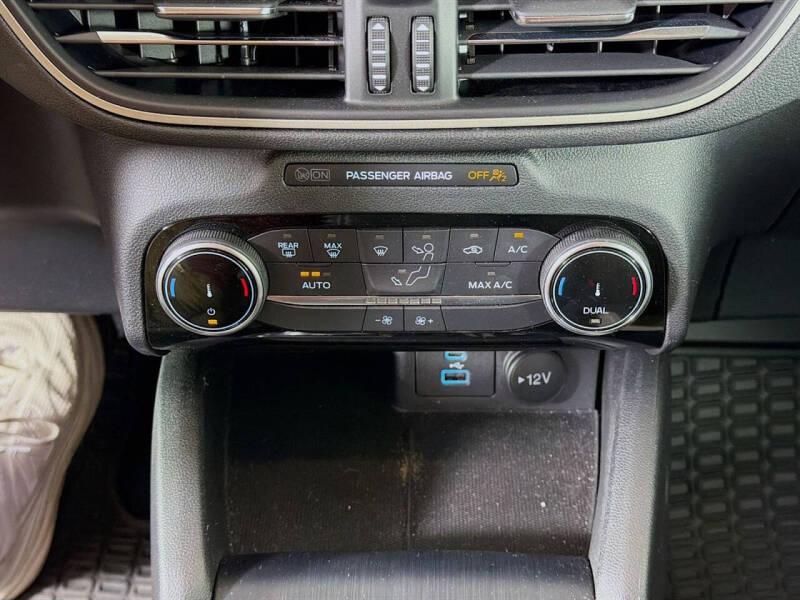 2022 Ford Escape SE