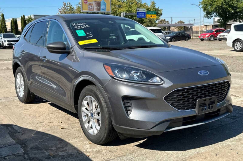 Used 2022 Ford Escape SE with VIN 1FMCU0G66NUB57359 for sale in Eugene, OR