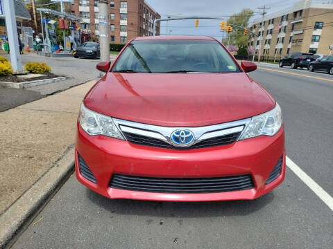 2012 Toyota Camry Hybrid for sale at OFIER AUTO SALES in Freeport NY