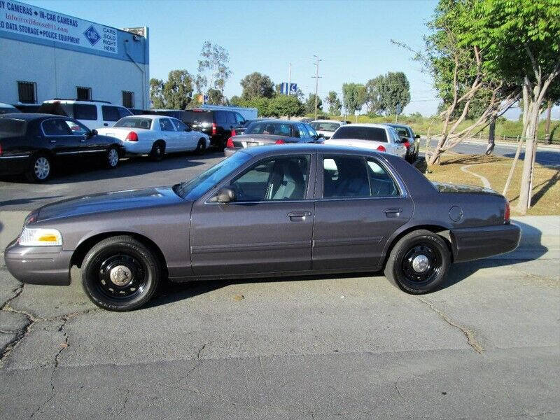 2011 Ford Crown Victoria Police photo 3