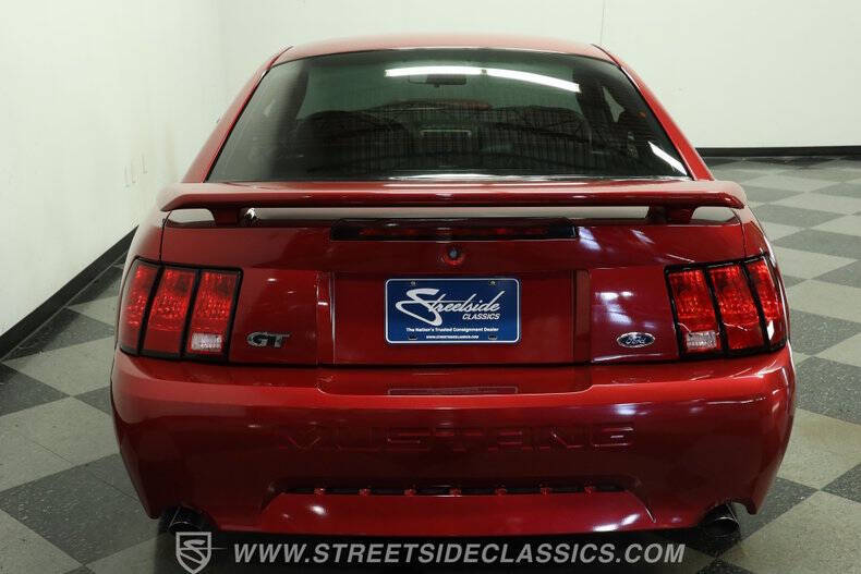 2004 Ford Mustang GT Deluxe