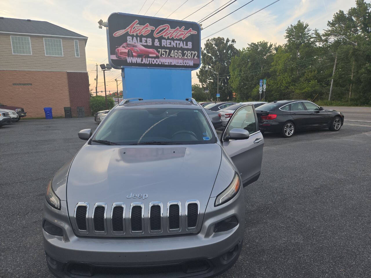 2015 Jeep Cherokee Latitude 4dr SUV 