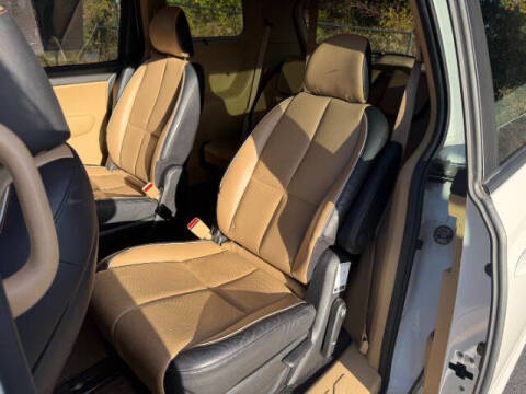 2017 Kia Sedona LX