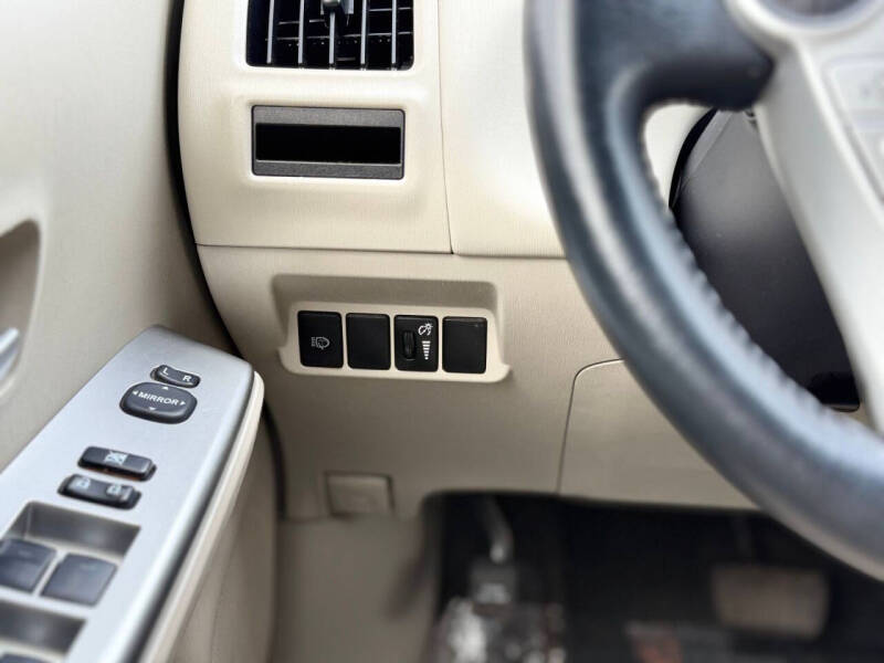 2013 Toyota Prius v Five