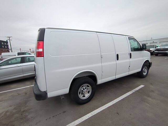 2025 Chevrolet Express 2500