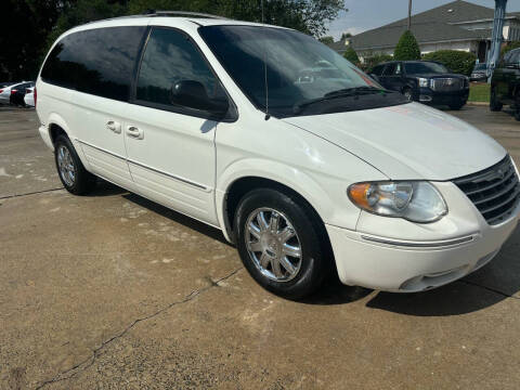 2005 Chrysler Town and Country for sale at Smithfield Auto Center LLC in Smithfield NC